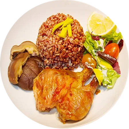 NASI BERAS MERAH AYAM GORENG